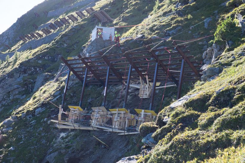 Bauarbeiten zum Schutz der Arlbergbahnstrecke